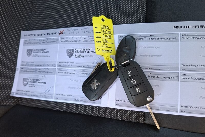 Peugeot Expert L3H1 180 Aut. Serviceline HUD