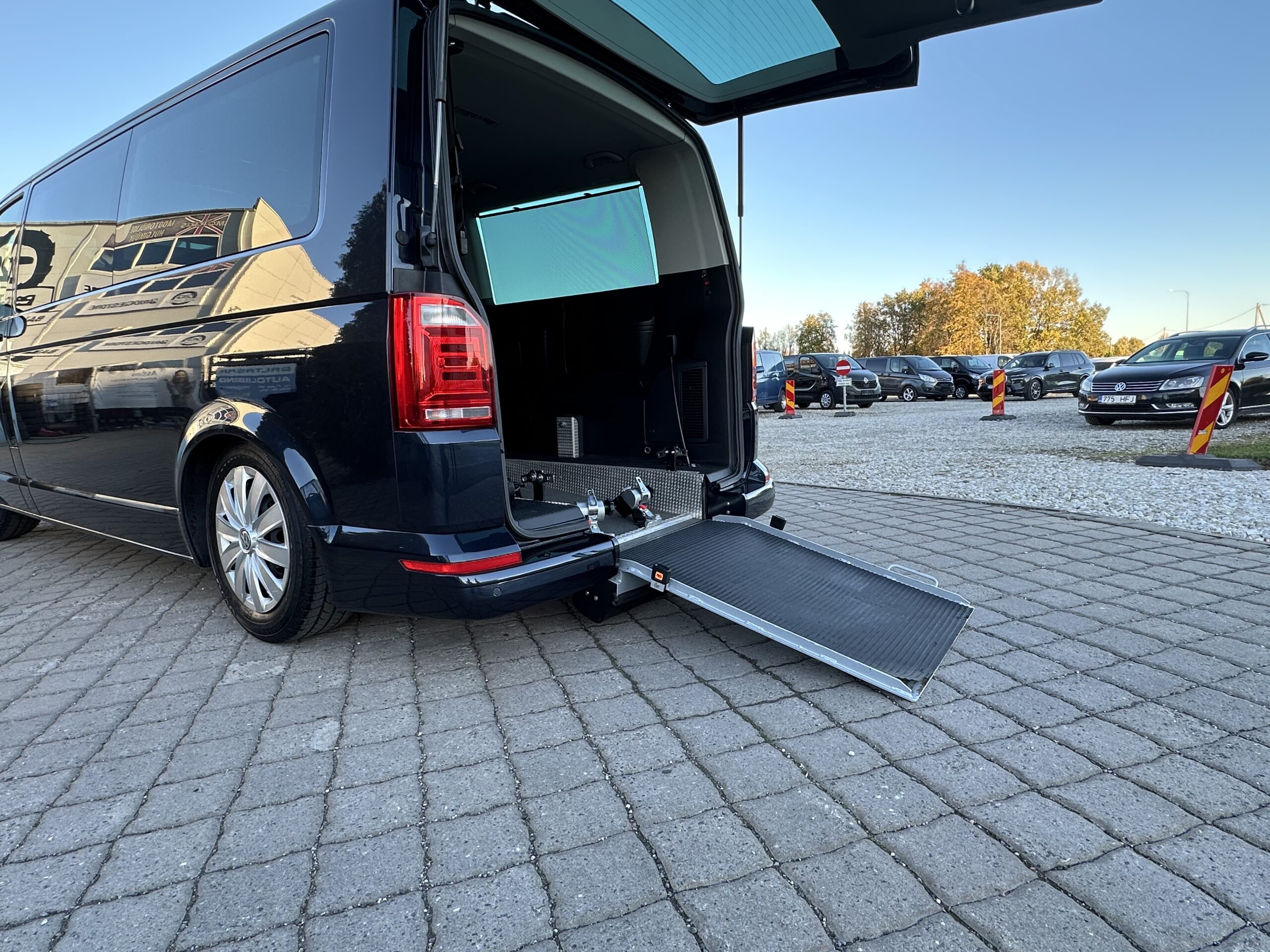 Volkswagen Caravelle L2H1 Comfortline INVA Dsg