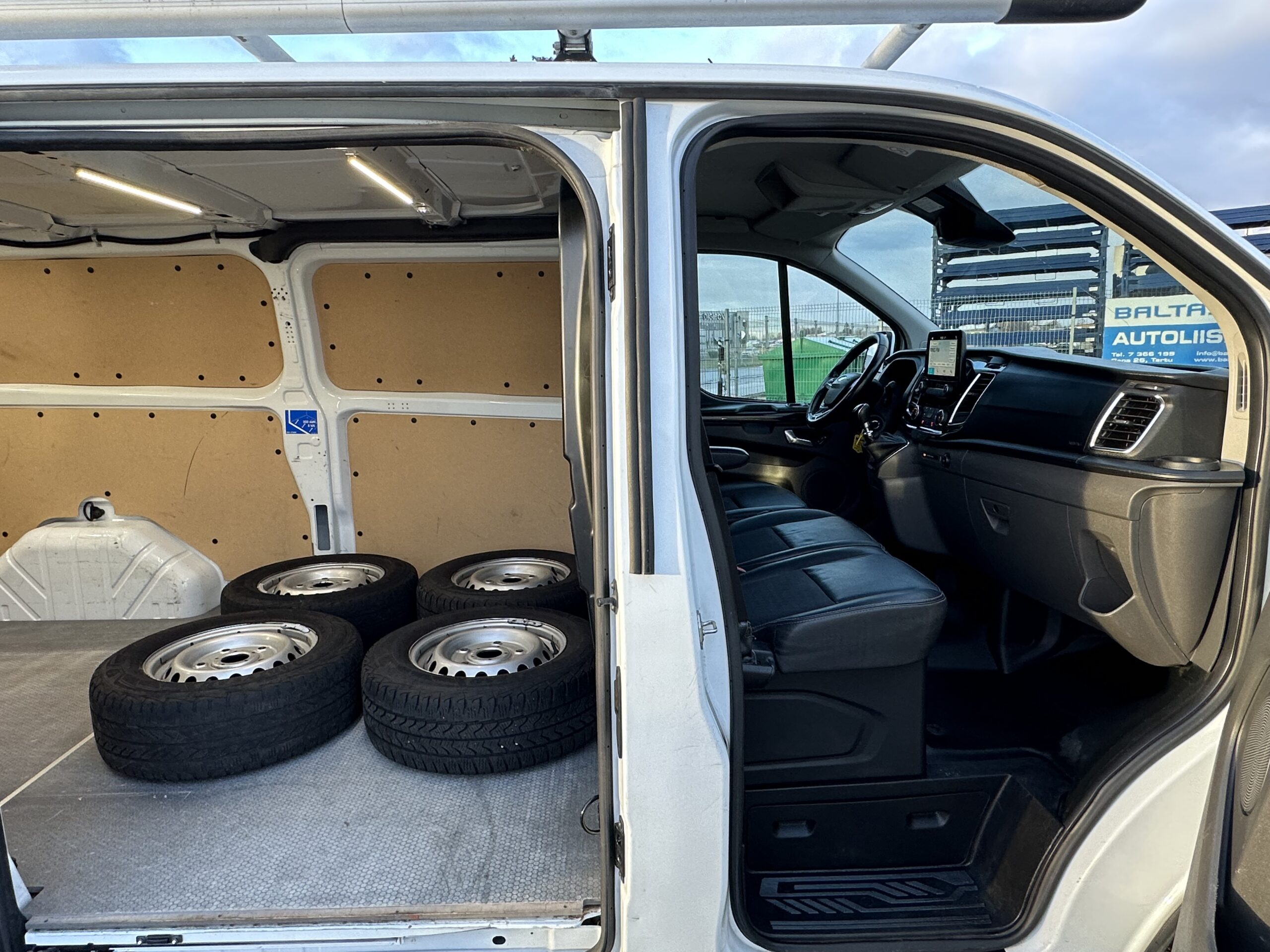 Ford Transit Custom L2H1 Titanium Sport