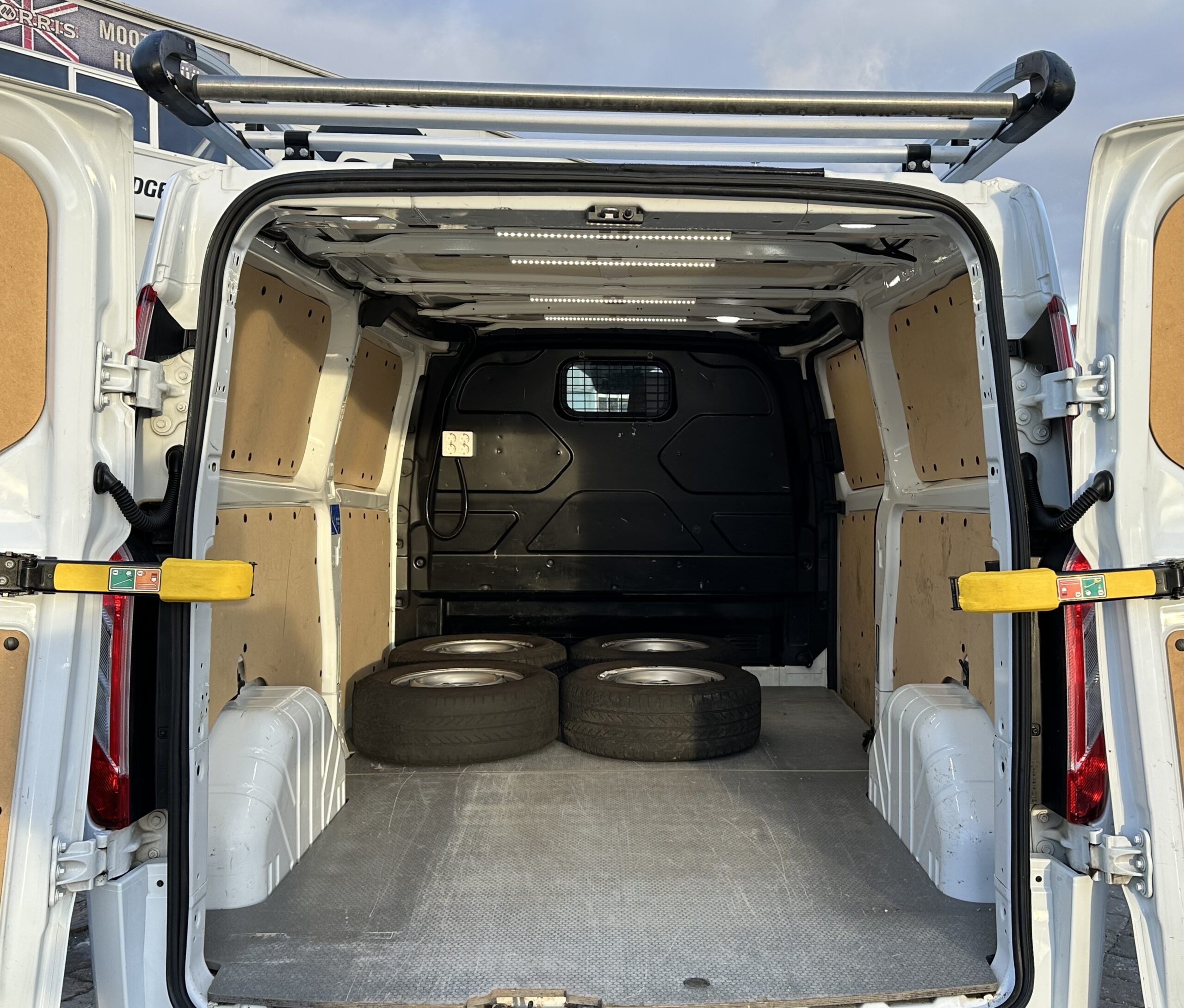 Ford Transit Custom L2H1 Titanium Sport