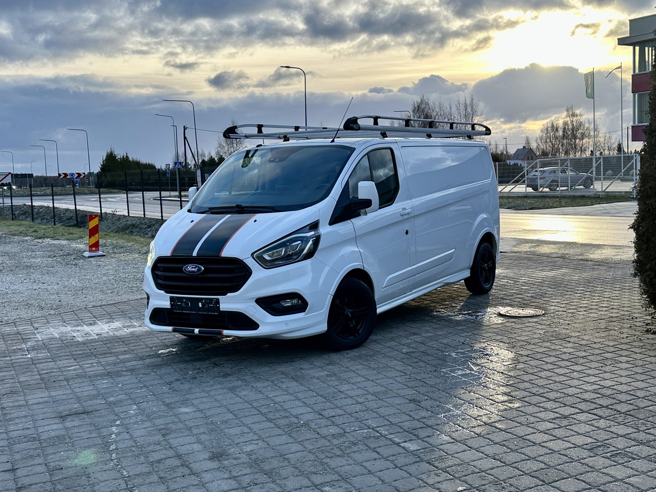 Ford Transit Custom L2H1 Titanium Sport