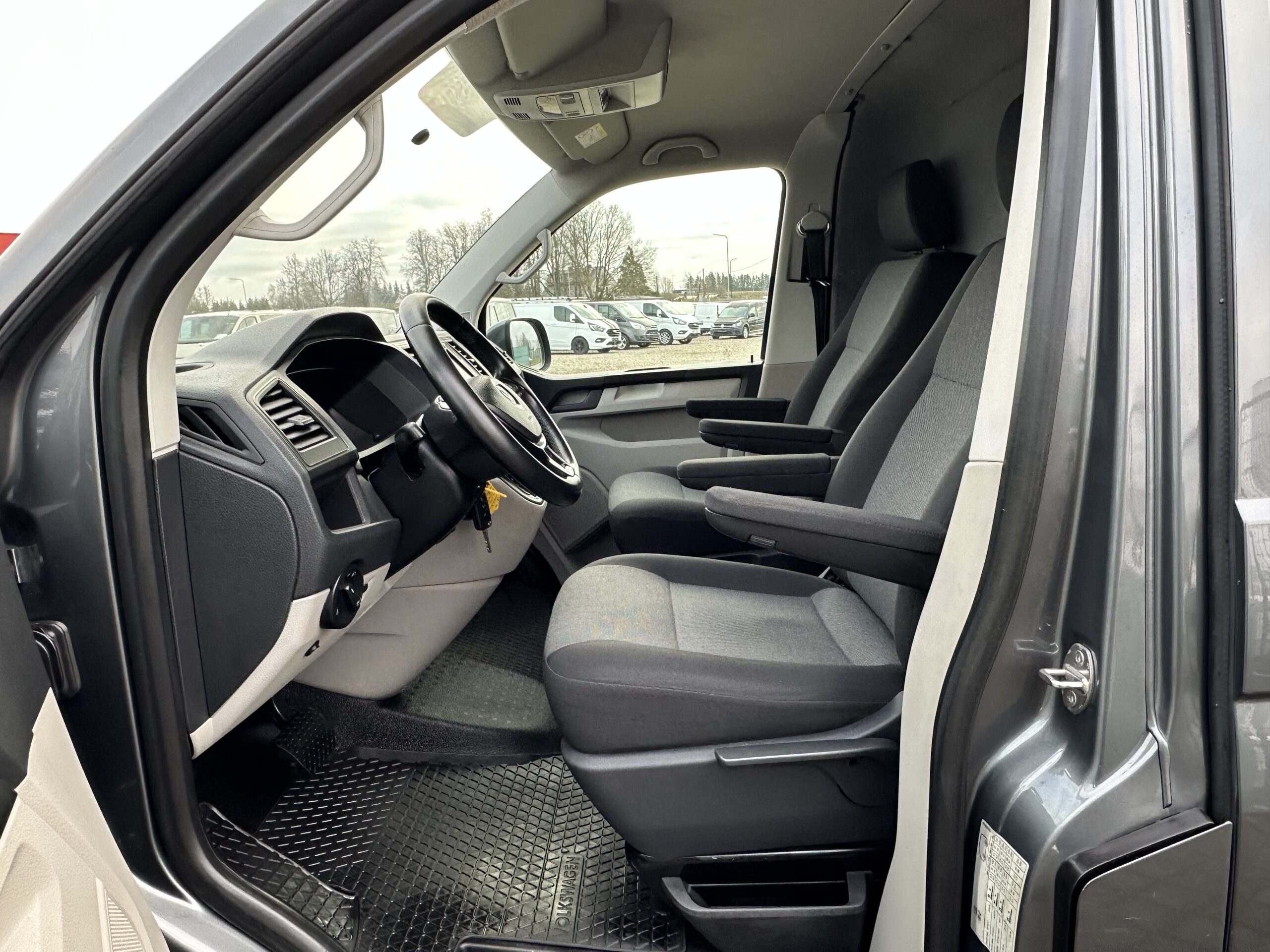 Volkswagen Transporter L2H1 Comfortline Dsg