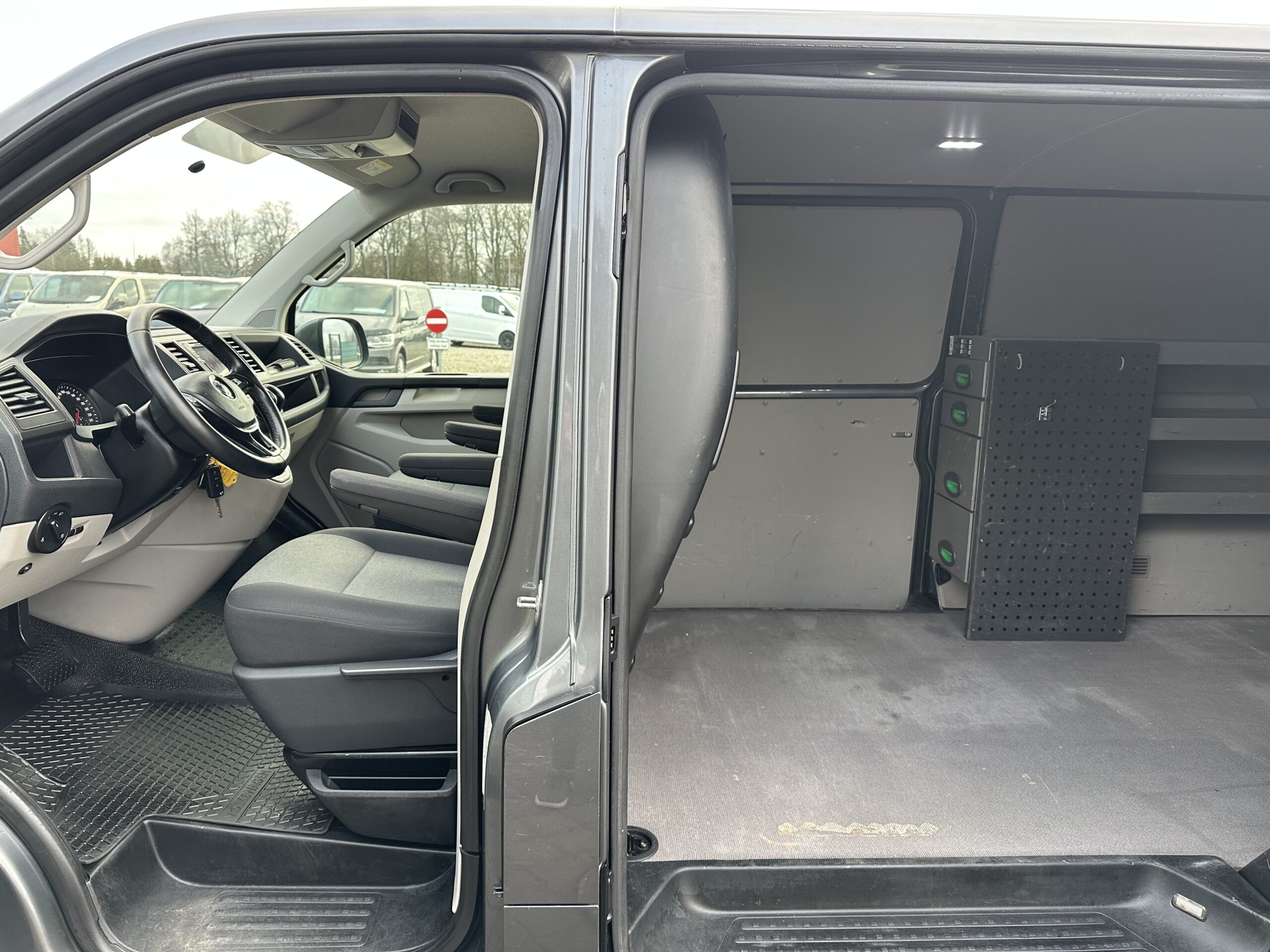 Volkswagen Transporter L2H1 Comfortline Dsg