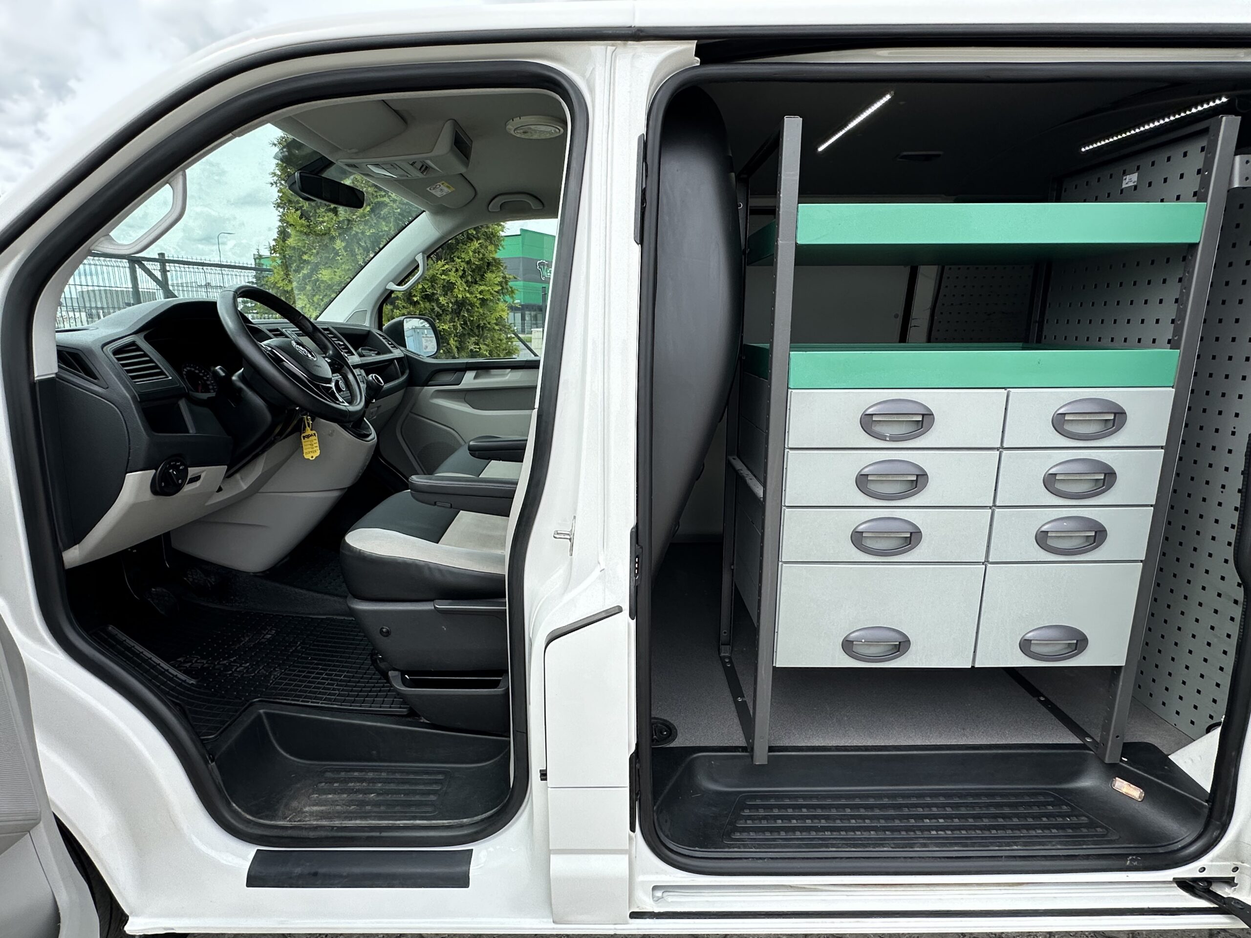 Volkswagen Transporter L2H1 4*4 4-Motion Serviceline
