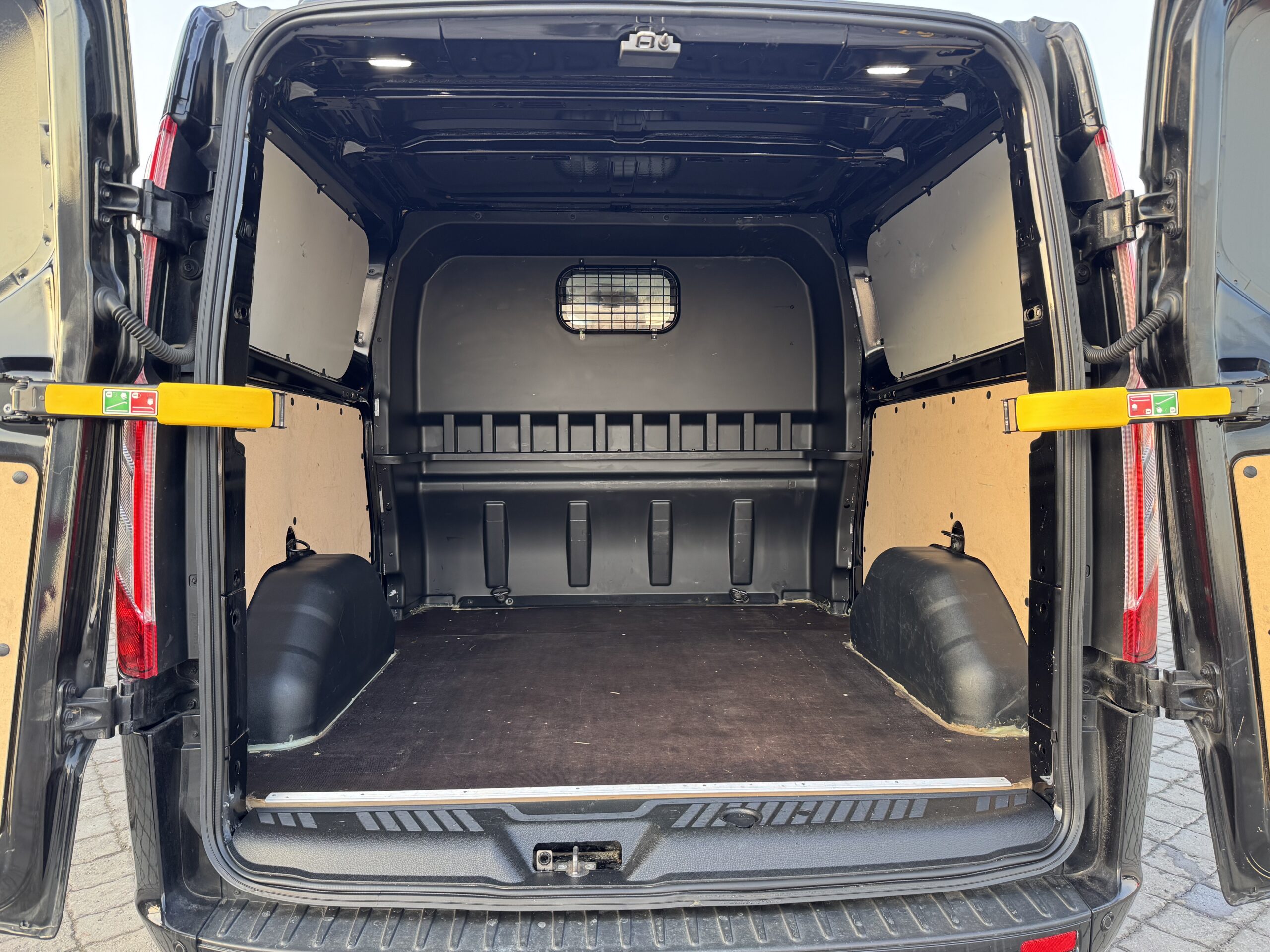 Ford Transit Custom L2H1 Titanium 5Ps N1 8.2020