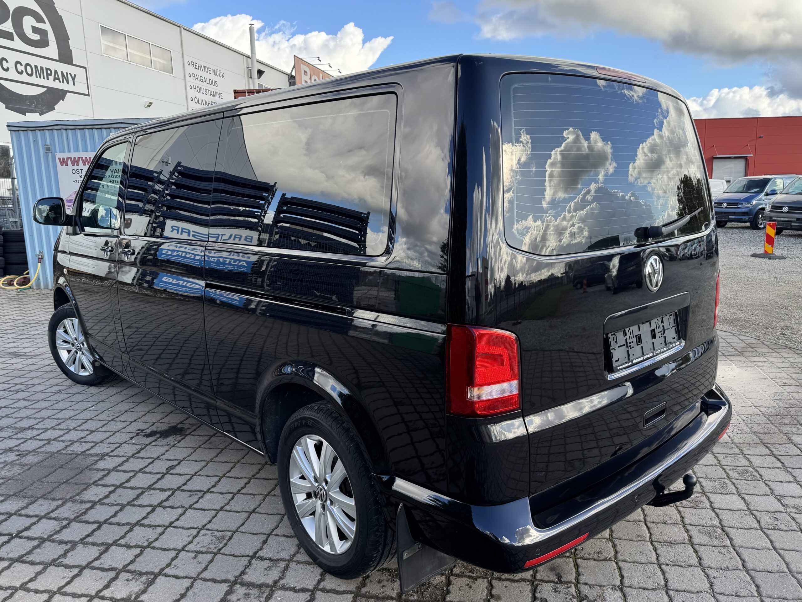 Volkswagen Caravelle L2H1 N1 6Ps 5.2015