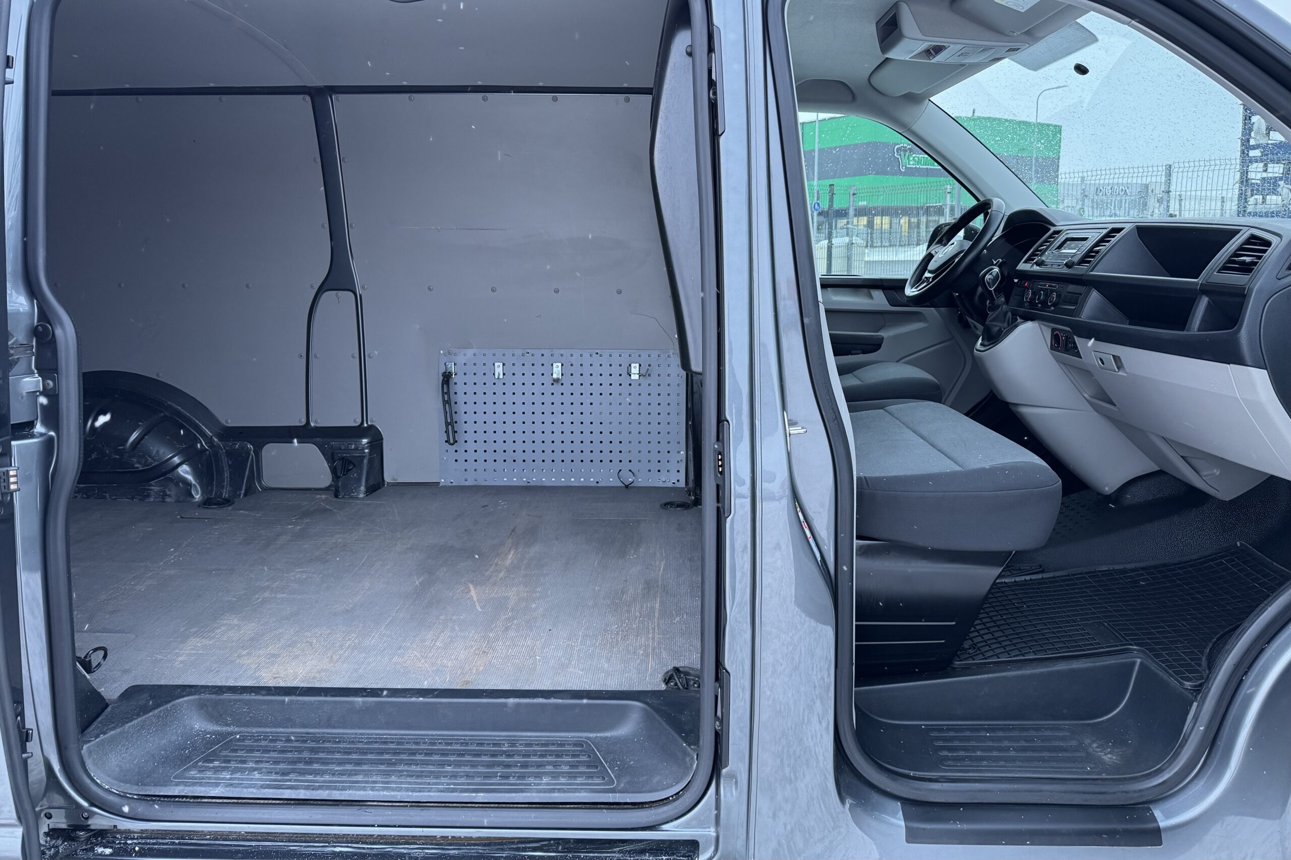 Volkswagen Transporter L2H1 9.2019