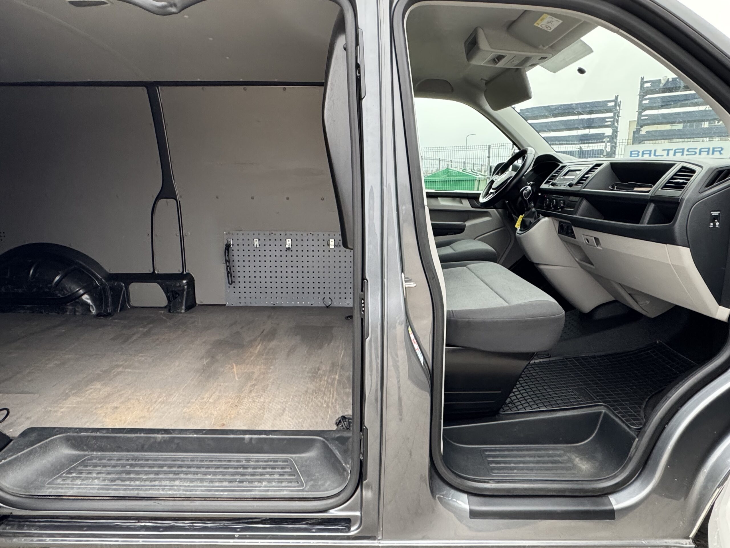 Volkswagen Transporter L2H1 9.2019