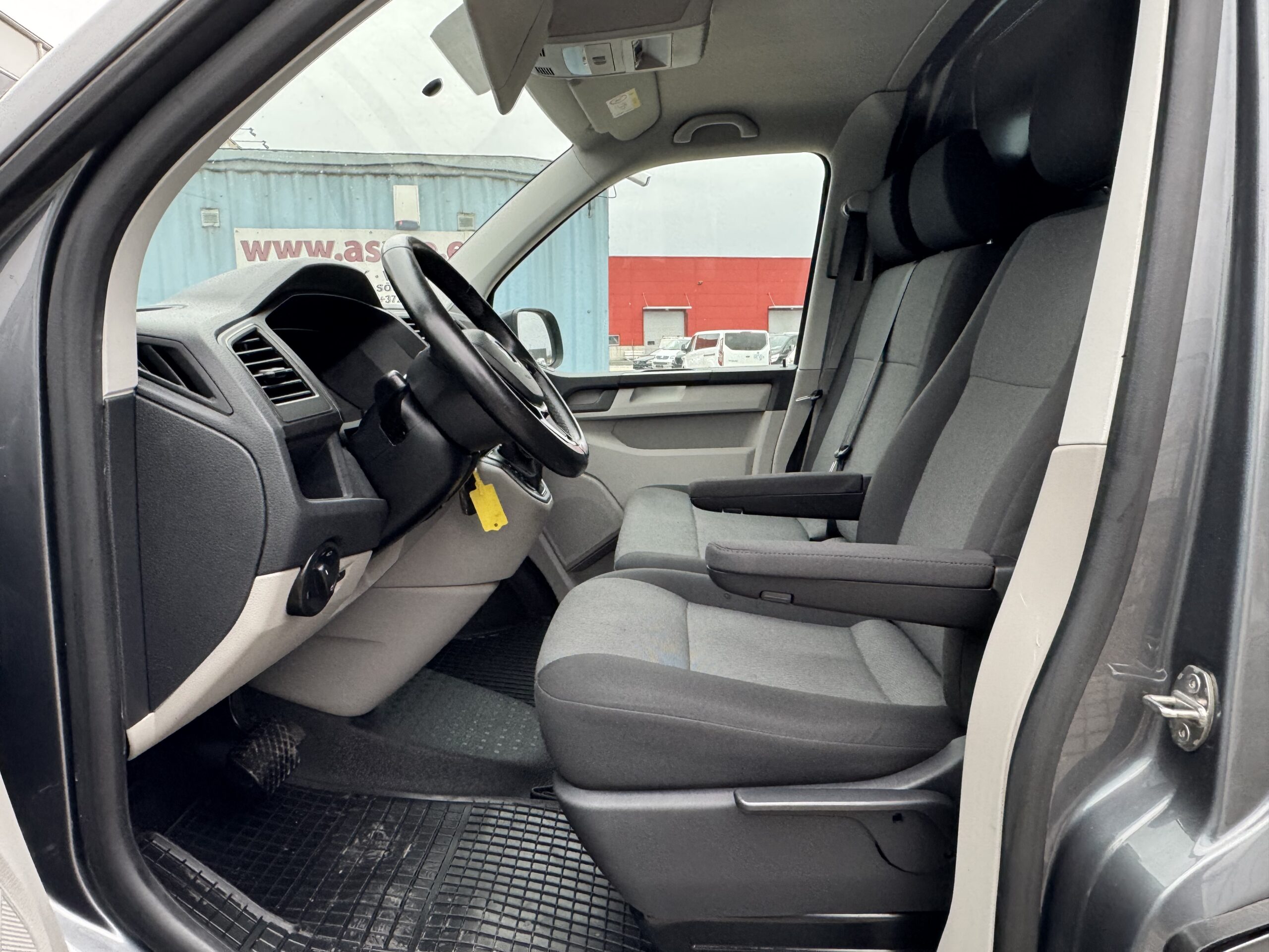 Volkswagen Transporter L2H1 9.2019