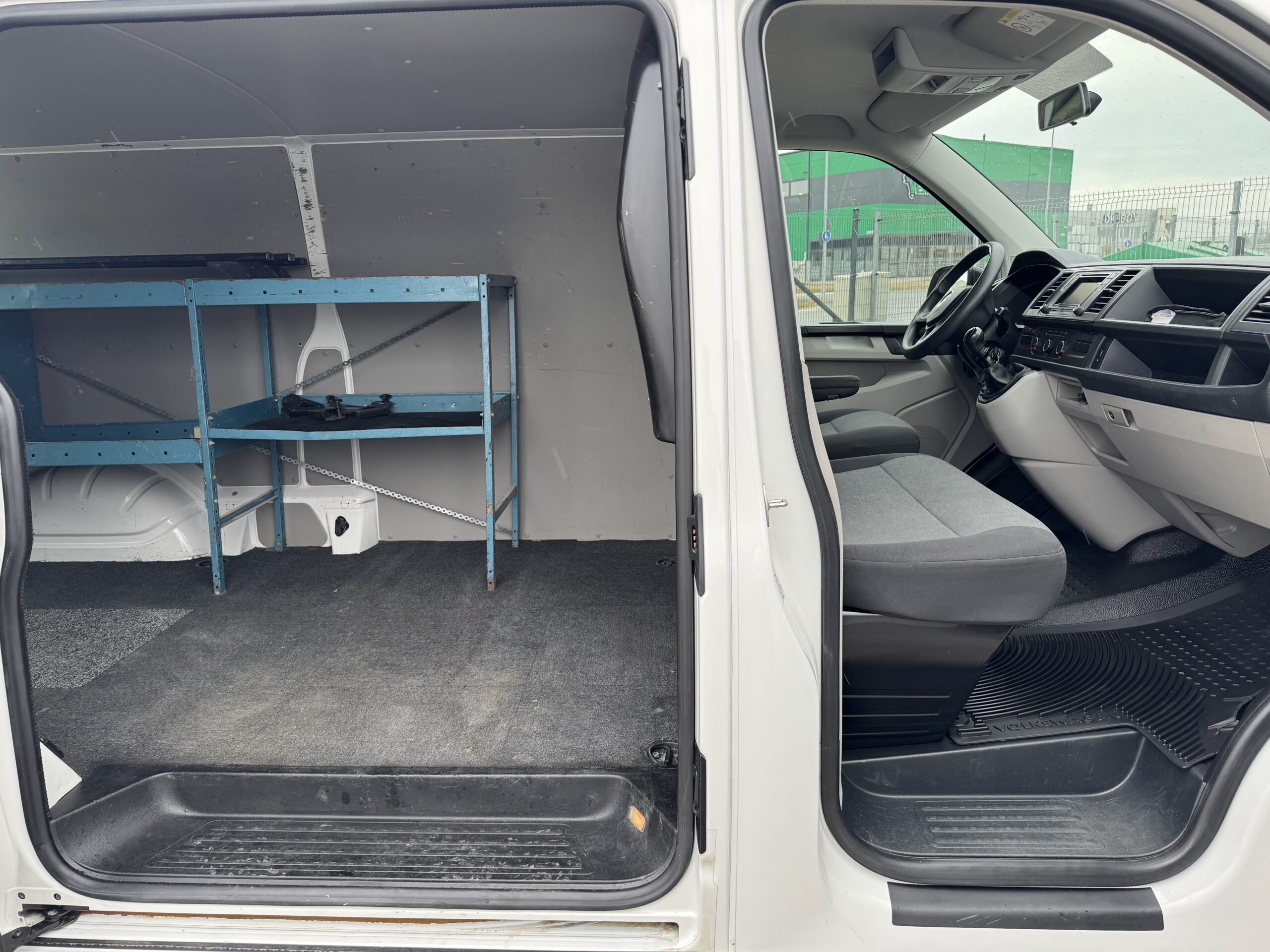 Volkswagen Transporter L2H1 11.2016 Serviceline