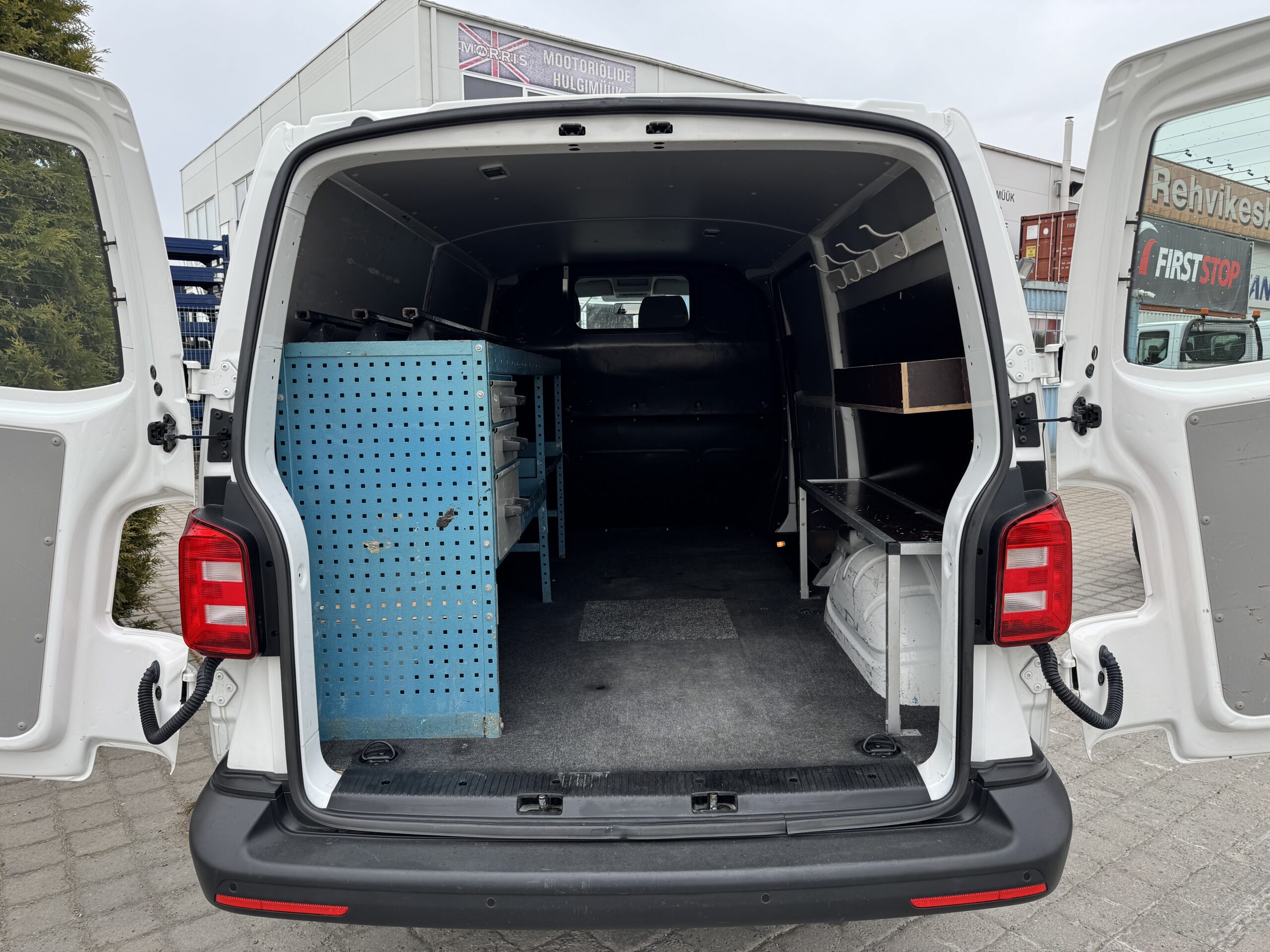 Volkswagen Transporter L2H1 11.2016 Serviceline