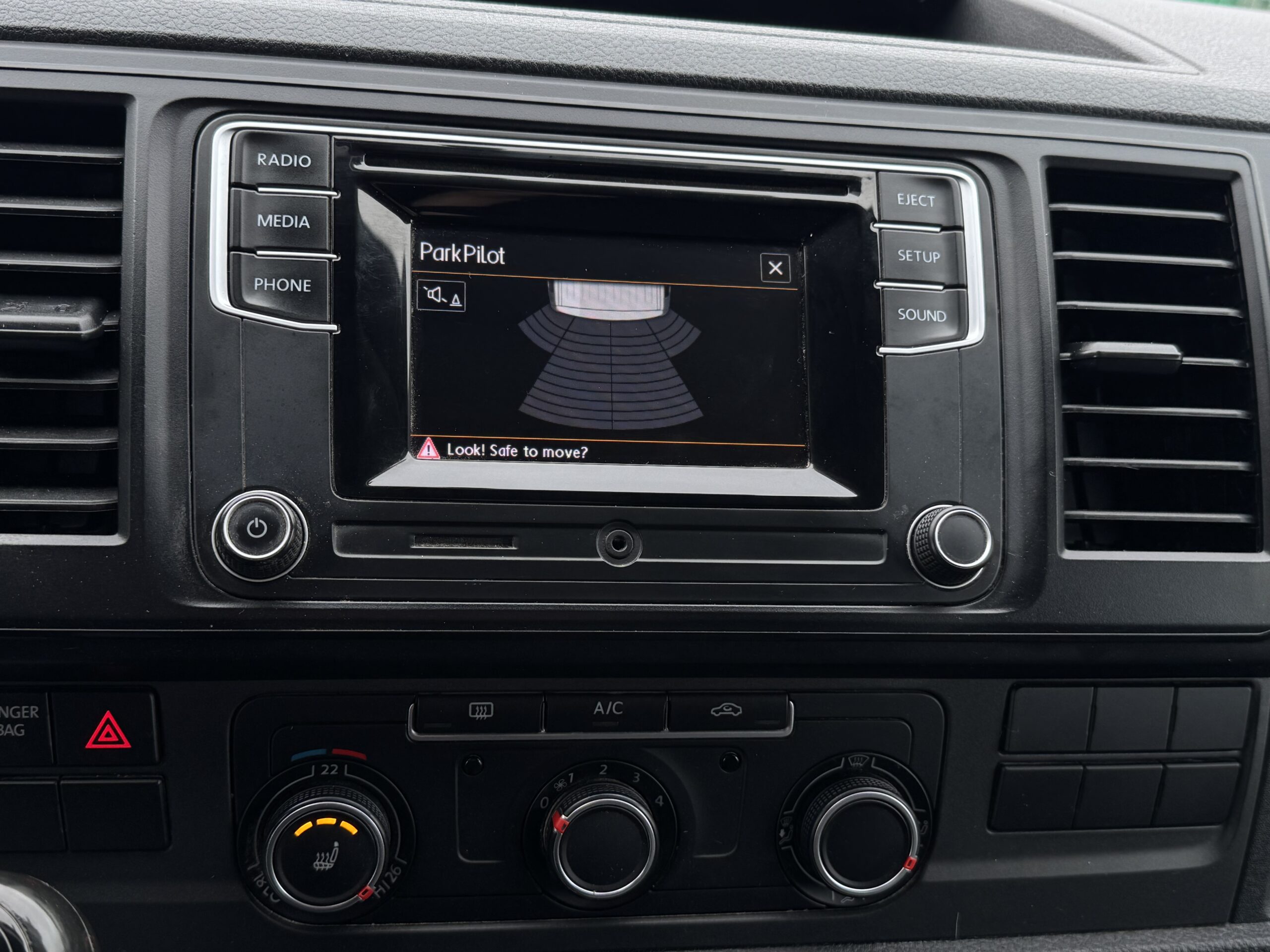 Volkswagen Transporter L2H1 11.2016 Serviceline