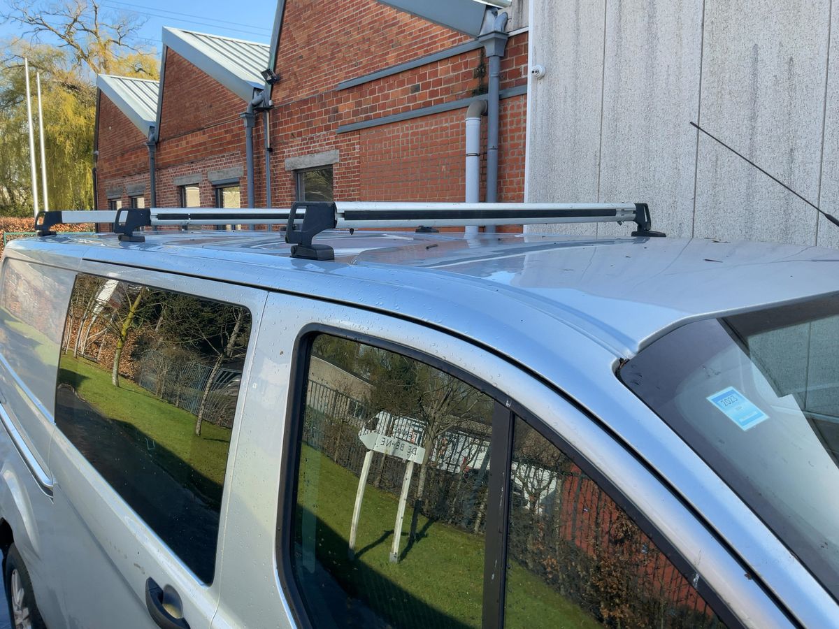 Ford Transit Custom 2.2017 L2H1 N1 6Ps