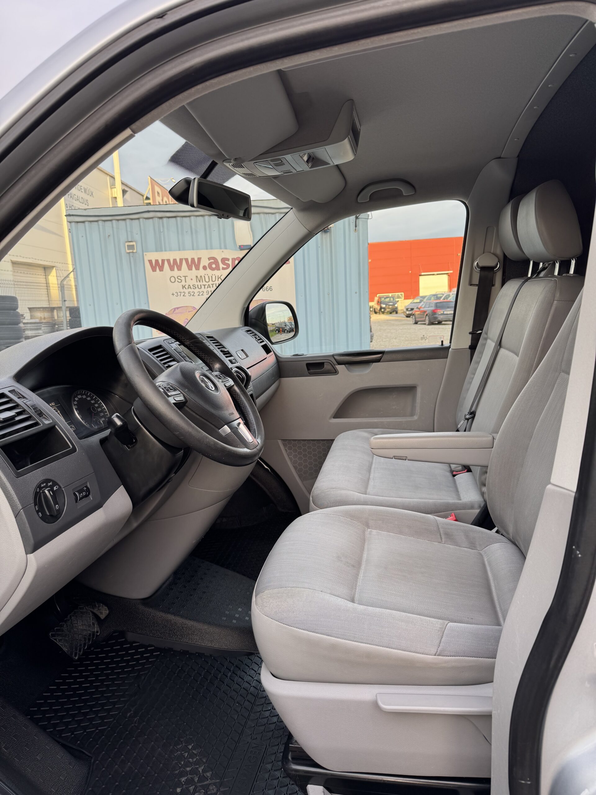 Volkswagen Transporter L2H1 11.2012 Dsg